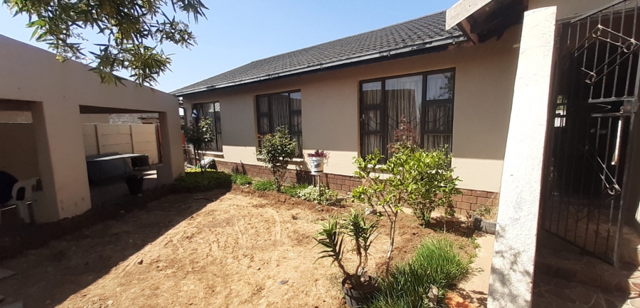 4 Bedroom Property for Sale in Botshabelo Free State